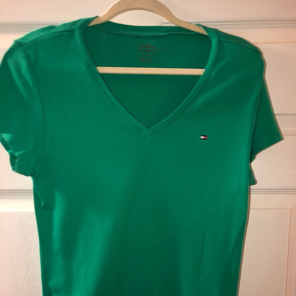 Tommy Hilfiger V Neck T Shirt Size XL Green